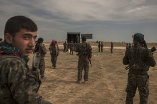 Američanmi podporované Sýrske demokratické sily (SDF) pri sýrskej dedine Baghúz