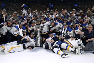 St. Louis oslavuje historicky prvý zisk Stanley Cupu.
