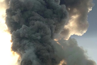Séria mohutných výbuchov otriasla v stredu 3. júla 2019 vulkánom Stromboli na rovnomennom talianskom sopečnom ostrove ležiacom neďaleko Sicílie.