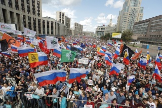 V Moskve sa zišli tisíce ľudí.