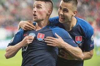 Na snímke hráči Slovenska, zľava Róbert Mak a Dávid Hancko.