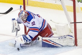 Na snímke slovenský brankár Rangers Adam Húska v prípravnom zápase hokejovej NHL New Jersey Devils - New York Rangers (4:2).