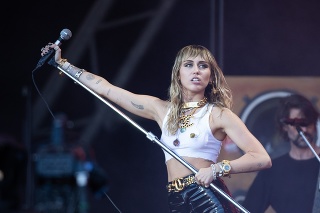 Miley Cyrus na festivale Glastonbury.