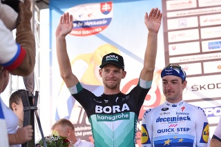 Najlepší zo Slovákov Baška a víťaz 4. etapy Talian Elia Viviani.