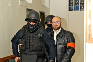 Jaroslav Klinka je obvinený len z lúpeže, polícii opísal čin sám zo strachu o život.