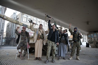 Novinárov uniesli hutskí šiitskí bojovníci (ilustračné foto).