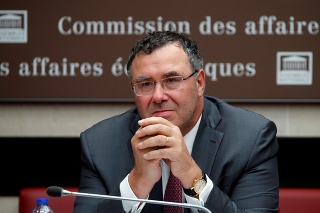 Výkonný riaditeľ Totalu Patrick Pouyanne na pôde francúzskeho parlamentu