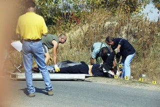 Doteraz neznámy páchateľ zavraždil Surovčíka siedmimi ranami 18. 9. 2003.