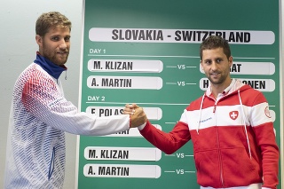 Na snímke úvodná dvojica v prvom dni Davisovho pohára vľavo Martin Kližan (Slovensko) a vpravo Sandro Ehrat (Švajčiarsko)