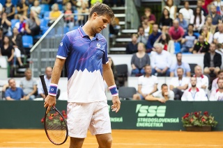 Smutný slovenský tenista Martin Kližan po prehre v zápase proti Švajčiarovi Sandrovi Ehratovi.