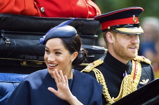 Manželia Meghan a princ Harry. Vojvodkyni zo Sussexu sa na ruke skvel záhadný šperk. 