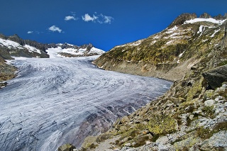 Zima2012 - Ľadovec zakrývajú pravidelne od roku 2009. Na zimu ho zas odkrývajú.