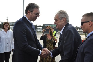 Privítaním so srbským prezidentom Aleksandarom Vučićom zahájil český prezident Miloš Zeman v Belehrade trojdňovú návštevu Srbska. 