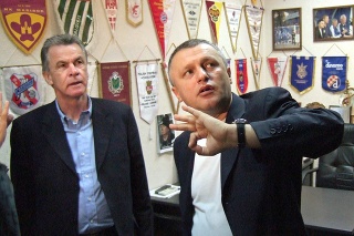 Šéf Dymana z tohoto účtu financoval prestupy aj výplaty hráčom kyjevského klubu.