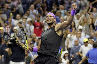 Španielsky tenista Rafael Nadal sa teší z víťazstva nad Chorvátom Marinom Čiličom.