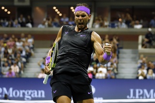 Španielsky tenista Rafael Nadal sa teší po víťaznej loptičke v osemfinále proti Chorvátovi Marinovi Čiličovi.
