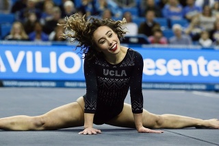 Katelyn Ohashi cvičila túto zostavu zjavne s nadšením.