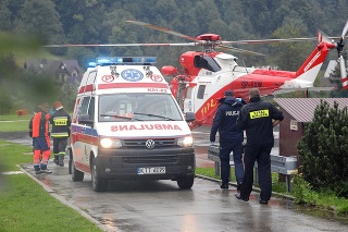 Záchranári ratovali turistov aj na poľskej strane Západných Tatier.