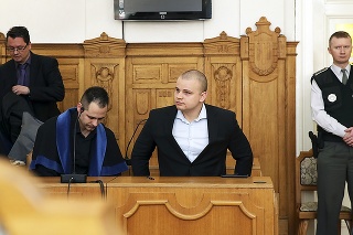 Poslancovi Mazurekovi súd uložil pokutu 5 000 €, proti rozsudku sa odvolal.