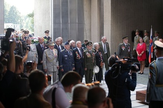 Oslavy 75. výročia SNP v Banskej Bystrici. Na fotke veteráni.