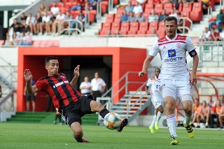 Filip Dangubič FC Spartak Trnava a Peter Kleščík z AS Trenčín.