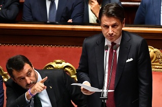 Taliansky vicepremiér Mateo Salvini a taliansky premiér Giuseppe Conte.