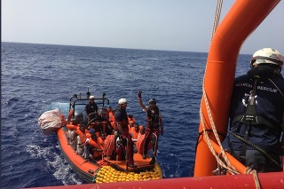 Humanitárna loď má na svojej palube už 250 migrantov. 