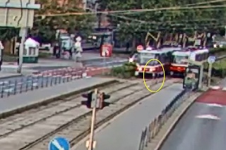 Mrazivé video z Brna: 13-ročný chlapec doplatil na nevšímavosť, vodič električky nestihol zastaviť