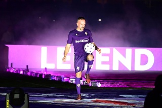 Nová posila talianskeho klubu ACF Fiorentina francúzsky veterán Franck Ribery počas oficiálneho predstavenia vo Florencii.