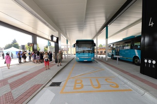 Autobusovú stanicu v novom šate odovzdali do užívania verejnosti.