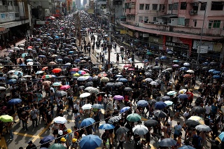 Masové demonštrácie sa začali v Hongkongu minulý mesiac.