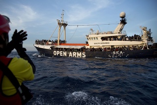 Záchranársky čln španielskej humanitárnej organizácie Proactiva Open Arms na archívnej snímke z roku 2017