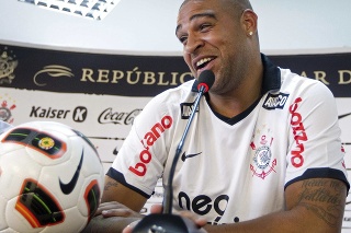 Brazílsky útočník  Adriano.