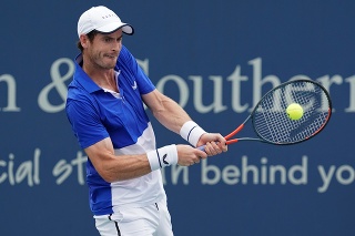 Britskému tenistovi Andymu Murraymu nevyšiel návrat na dvorce vo dvojhre po sedemmesačnej absencii. 