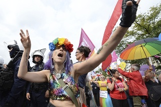 V poľskom meste Plock sa konal prvý pochod sexuálnych menšín. 