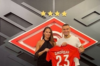 Jordan Larsson si do Moskvy priviezol aj priateľku Biancu Waller.