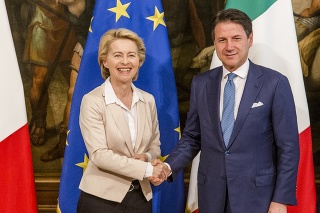 Dezignovaná predsedníčka Európskej komisie Ursula von der Leyenová s talianskym premiérom Giuseppem Contem v Ríme