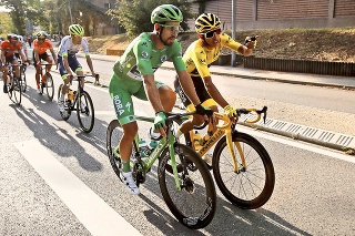 Sagan na fotke s víťazom Tour Eganom Bernalom.