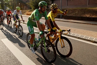 Peter Sagan a Egan Bernal počas poslednej etapy Tour de France 2019. 