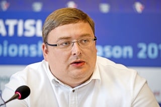 Juraj Široký ml. (vľavo) má problém s vedením KHL.