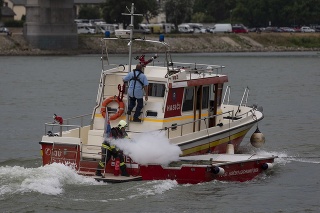 Akurát deň predtým hasiči na Dunaji takto simulovali zásah, v nedeľu už museli zasahovať naozaj.