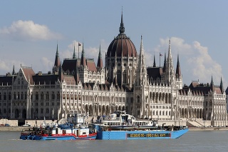 Ani tragická udalosť v Budapešti neodradila turistov od plavieb po Dunaji.