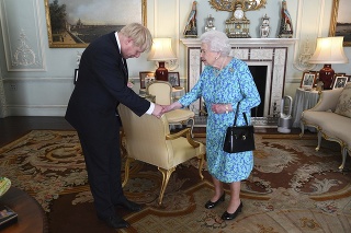 Boris Johnson počas audiencie u kráľovnej.
