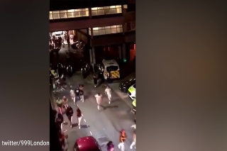 V Londýne to zase vrelo: Dav ľudí utekal pred streľbou