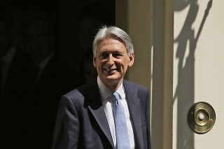 Hammond ohlásil odchod.