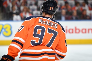 McDavid hetrikom zostrelil Calgary.