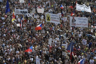 Na demonštráciu na pražskej Letnej prišlo niekoľko stoviek tisíc ľudí.