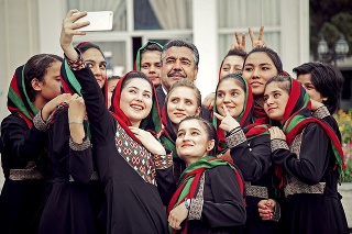 V súbore účinkuje 30 dievčat, v Afganistane sú unikátom.