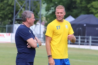 Na snímke tréner Milan Nemec a jeho syn Adam Nemec počas tréningu.