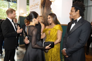 Princ Harry, vojvodkyňa Meghan, speváčka Beyoncé a raper Jay Z